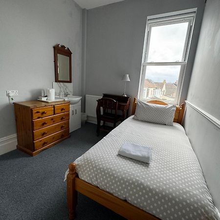 The Elms Guest House Bristol Filton Buitenkant foto