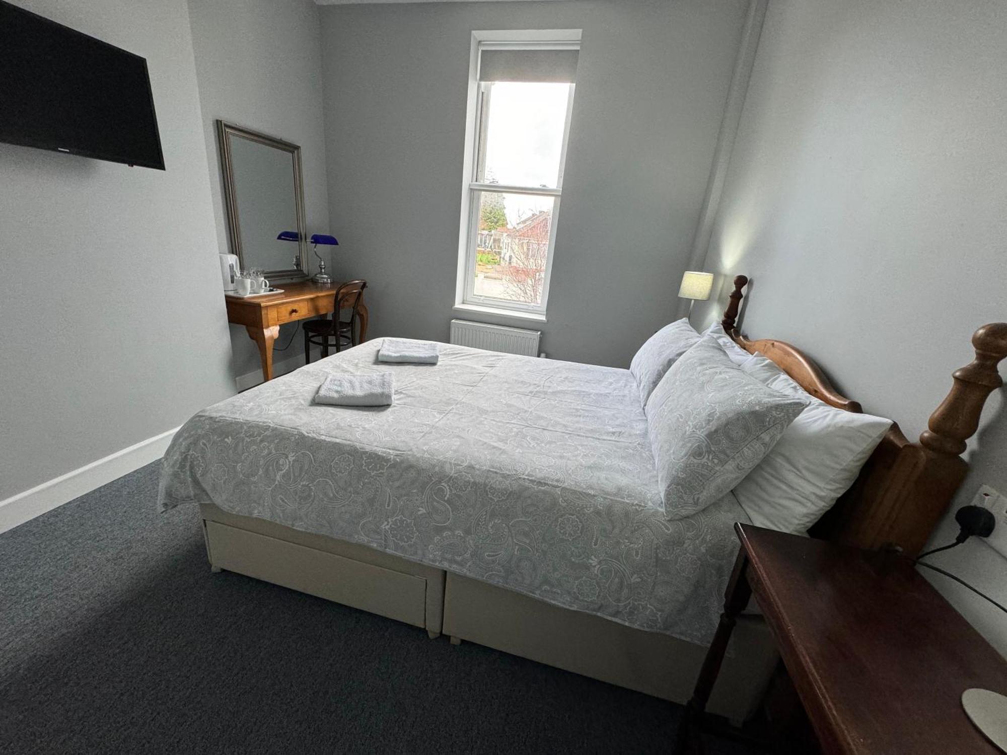 The Elms Guest House Bristol Filton Buitenkant foto