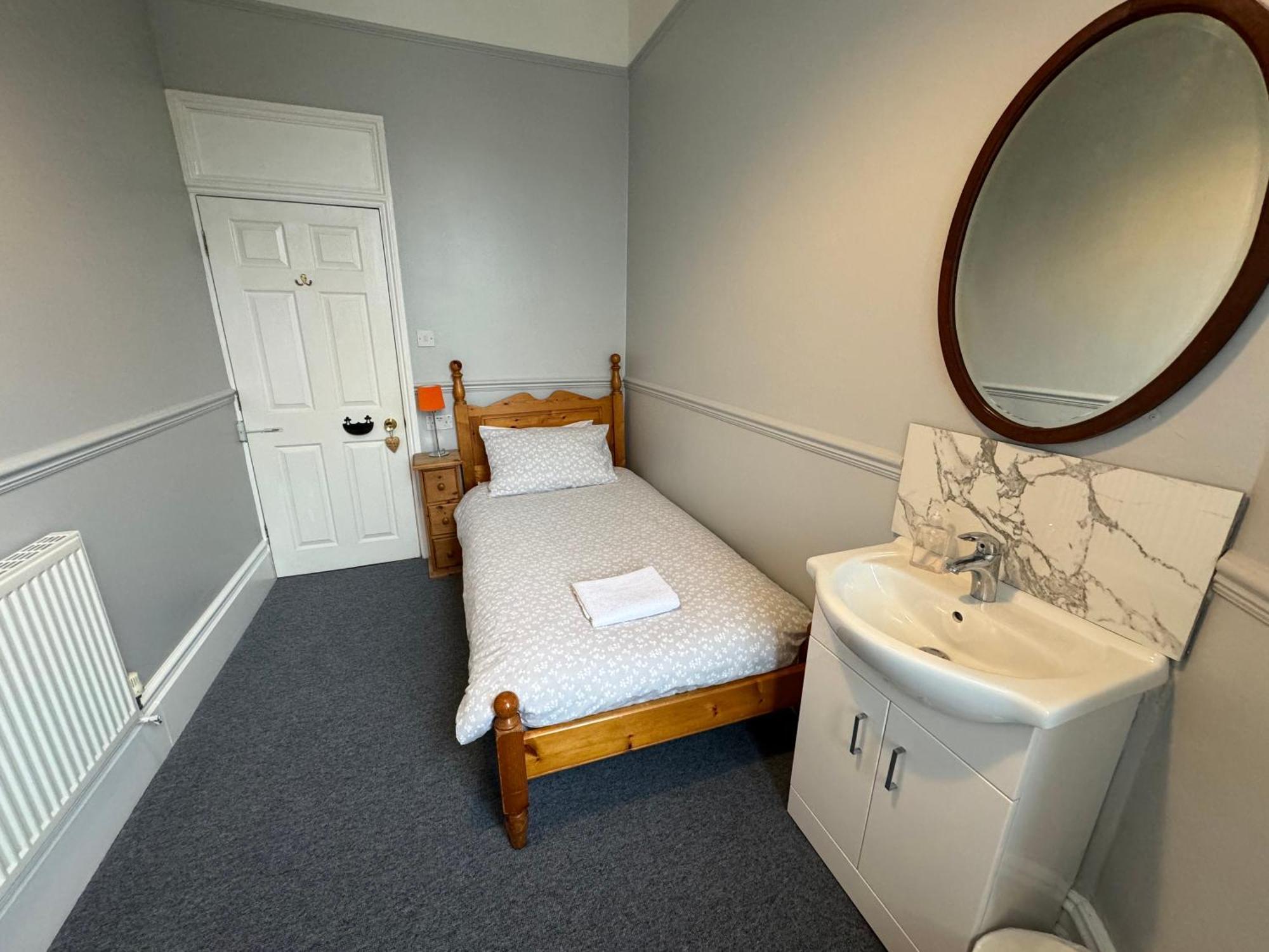 The Elms Guest House Bristol Filton Buitenkant foto