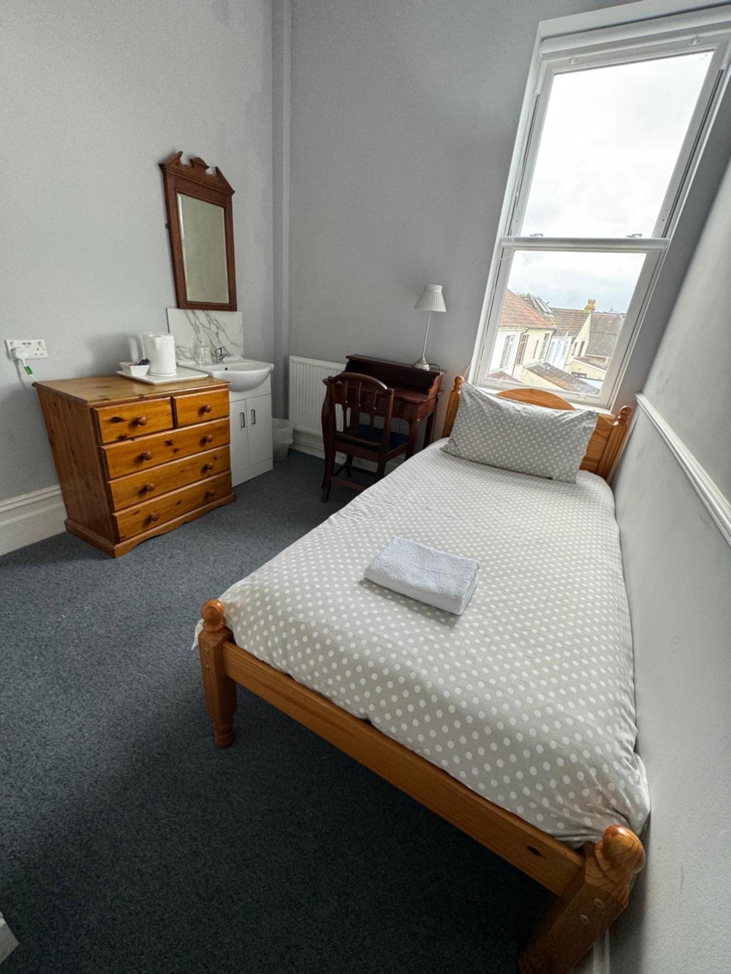 The Elms Guest House Bristol Filton Buitenkant foto