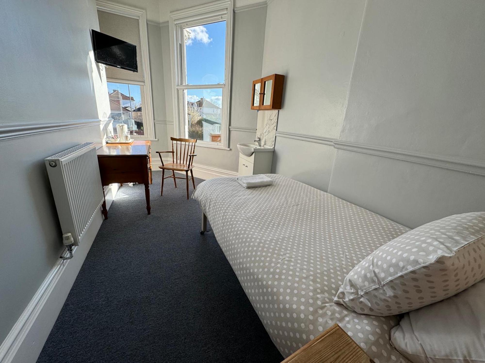 The Elms Guest House Bristol Filton Buitenkant foto